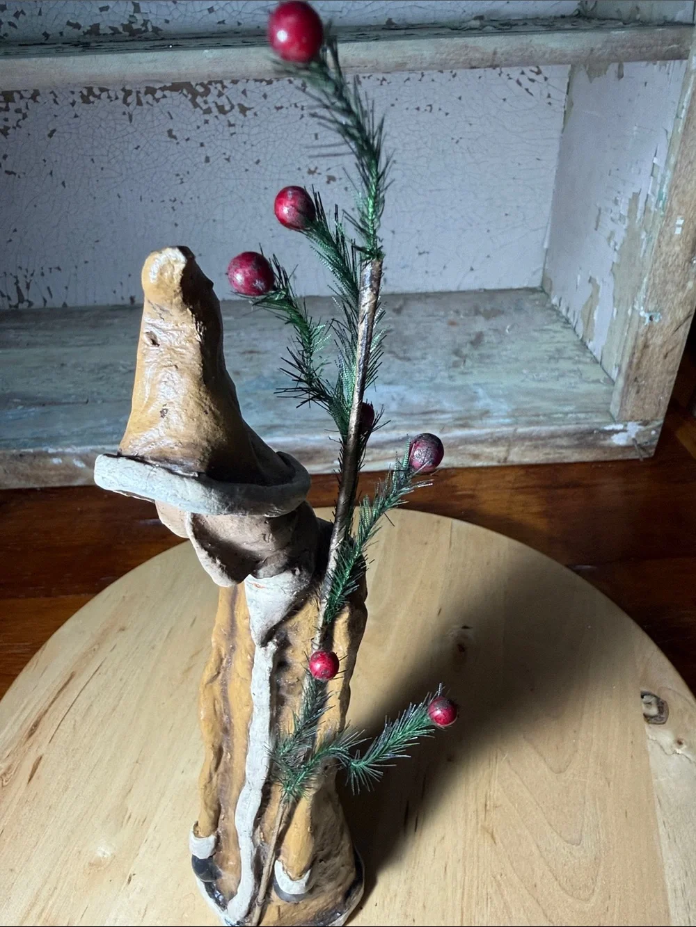 🎅 Vintage Rustic Tan Santa, Feather Tree w/Red Berries